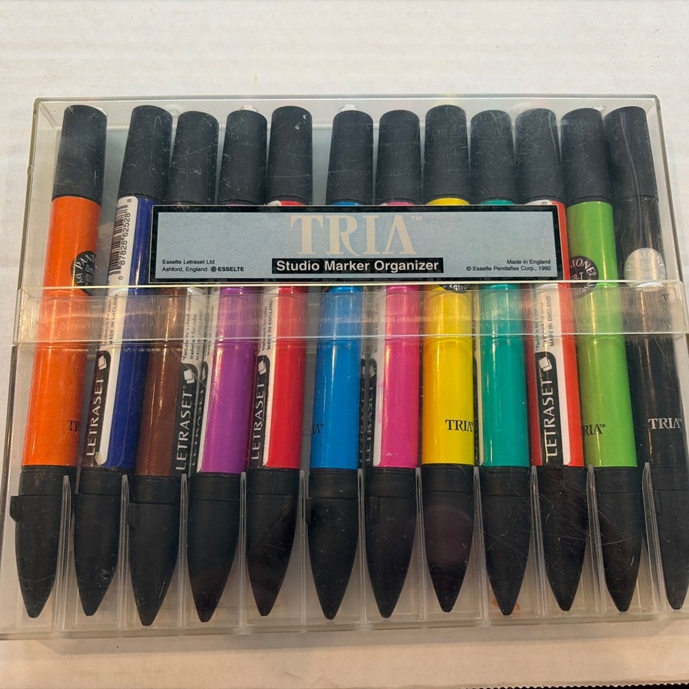 Vintage Pantone by Letraset‎ Tria Markers 12 Set #1 Brights Dual Tip Studio Case